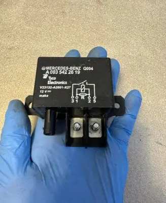 Mercedes-Benz C W204 Other relay A0035422619 00041320 V23132A2001X27
