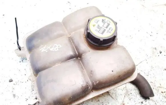 Ford Focus Coolant expansion tank/reservoir 8v618k218ae 8v61-8k218ae