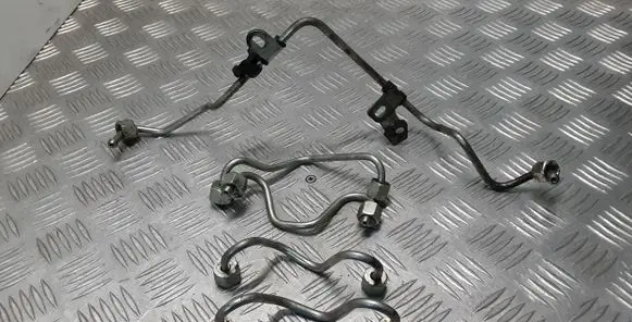 Fuel injector supply line/pipe