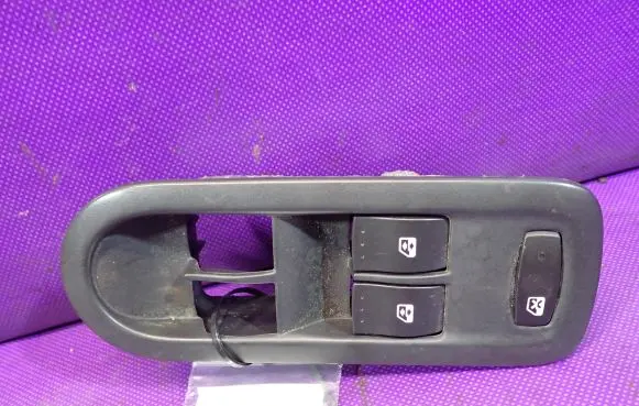 Renault Megane II Quarter vent window switch 315040A