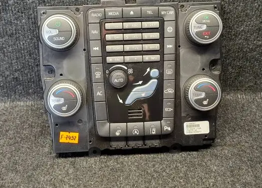 Volvo V70 Climate control unit 31398587