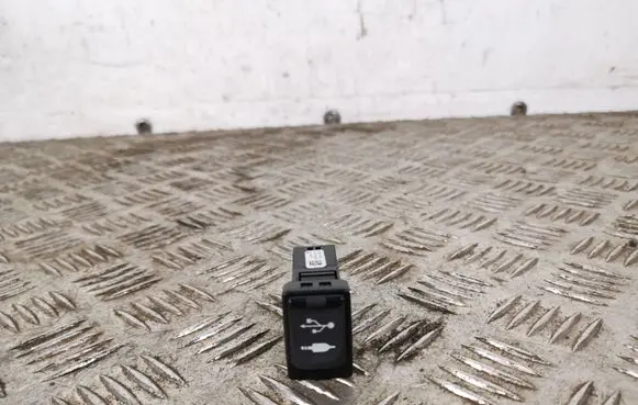 Toyota C-HR I USB socket connector 86190F4010