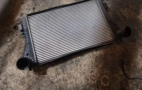 Skoda Octavia Mk2 (1Z) Intercooler radiator 1K0145803L
