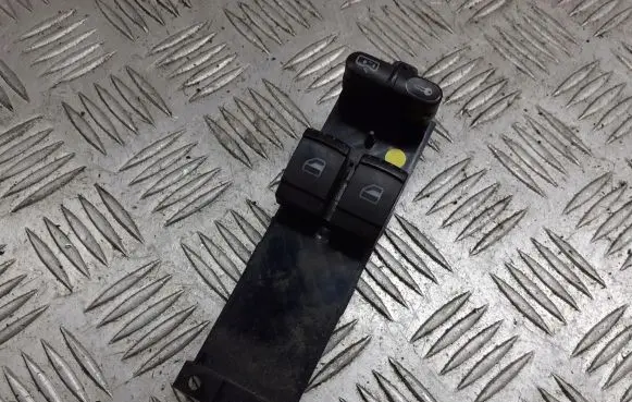 Seat Leon (1M) Front door window switch trim 1J3959857B