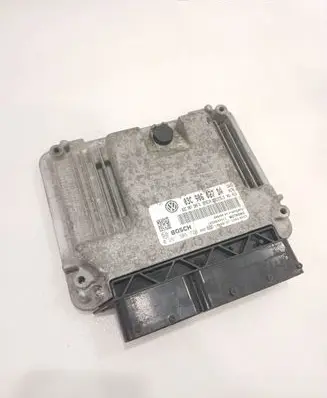 Volkswagen Touran II Engine control unit/module 03C906027DA 03C907309G 0261S06720