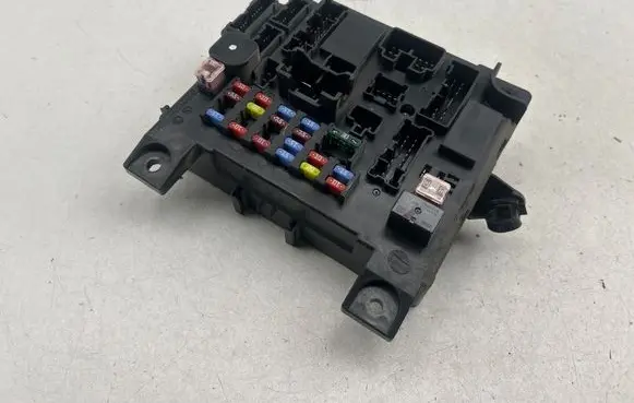 Mitsubishi Outlander Fuse module L8637002A 51945JS00