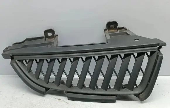 Mitsubishi Grandis Front bumper upper radiator grill MN145456