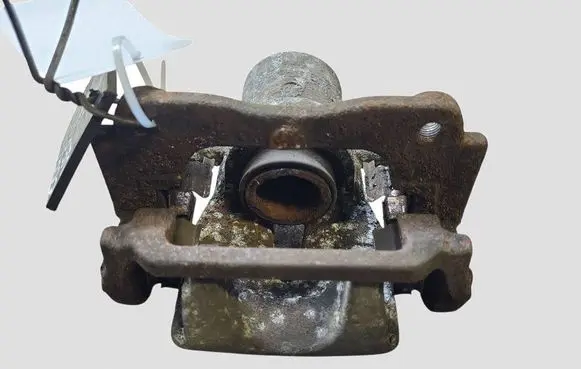 Toyota Corolla Verso E121 Rear brake caliper 0204Y01338