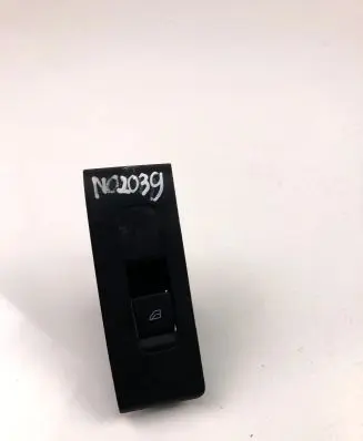 Volvo XC40 Electric window control switch 31407717