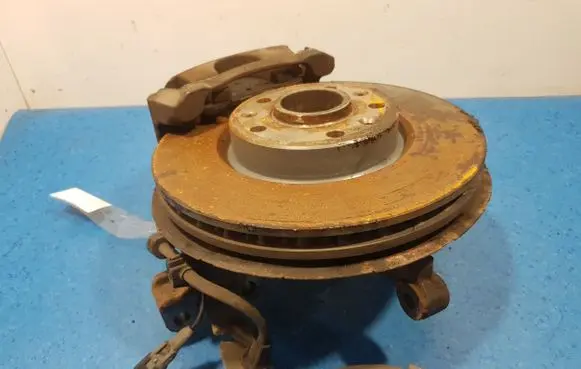 Peugeot 308 Front wheel hub spindle knuckle