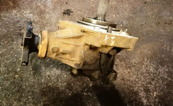 Nissan X-Trail T31 Gearbox transfer box case 