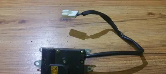 KIA Clarus Air flap motor/actuator d332ba95a g-car