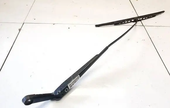 Front wiper blade arm