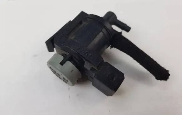 Audi A4 S4 B6 8E 8H Turbo solenoid valve 1J0906283A