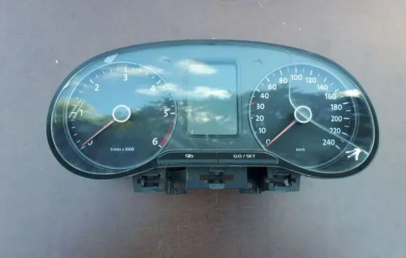 Volkswagen Polo V 6R Speedometer (instrument cluster) 6R0920861J