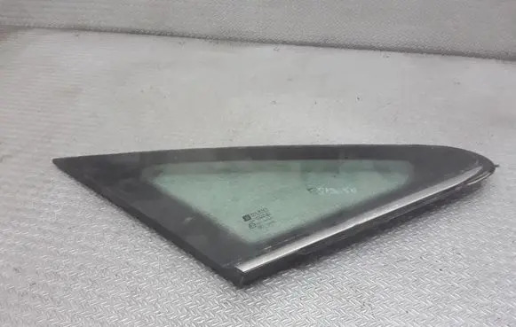 Opel Zafira B Front triangle window/glass 