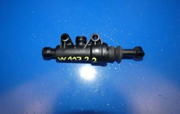 Mercedes-Benz CLA C117 X117 W117 Clutch master cylinder A2462900312