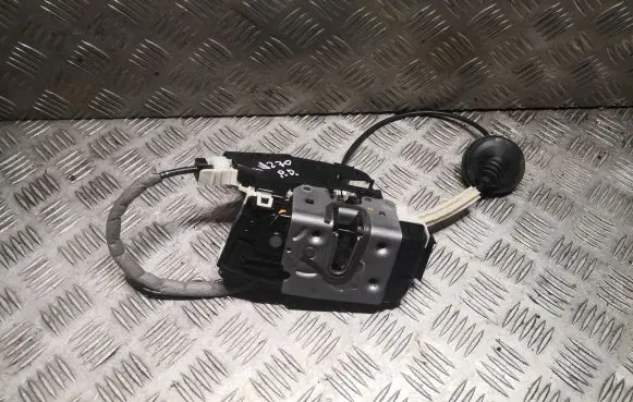 Mercedes-Benz E A207 Front door lock 2047203635 A2047203635