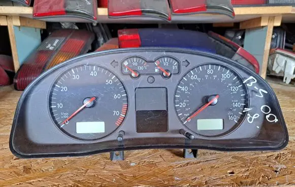 Volkswagen PASSAT B5 Speedometer (instrument cluster) 3B0920922 110008961014