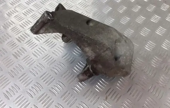 Seat Ibiza III (6L) Engine mounting bracket