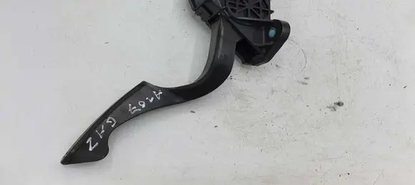 Toyota Prius (XW20) Accelerator throttle pedal 7812047050 1988003200 1559B4