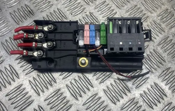 Mercedes-Benz E W211 Fuse module 013948421 013948411 E0000031