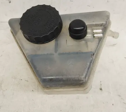 Brake fluid reservoir