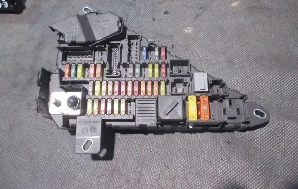 BMW 5 E60 E61 Fuse module 6906558 518794045