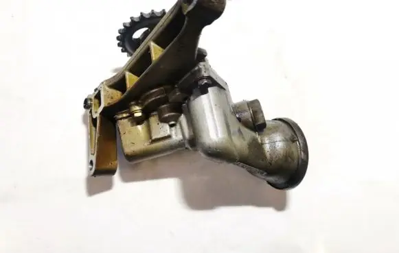 Mercedes-Benz C W202 Oil pump r1111810220