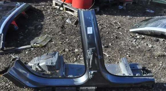 Volvo S90, V90 Side car body part 