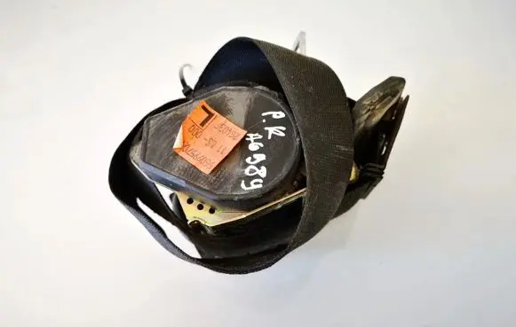 Mercedes-Benz E W210 Front seatbelt 560490211