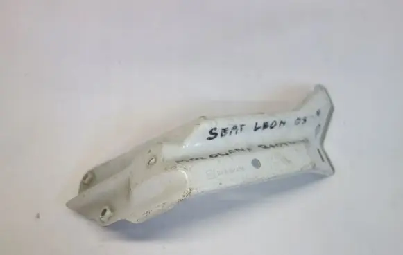 Seat Leon (1P) Fender mounting bracket 1P0821135