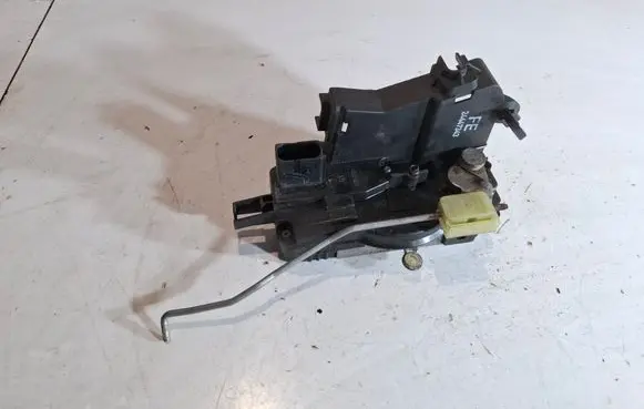 Opel Vectra C Front door lock 24447343