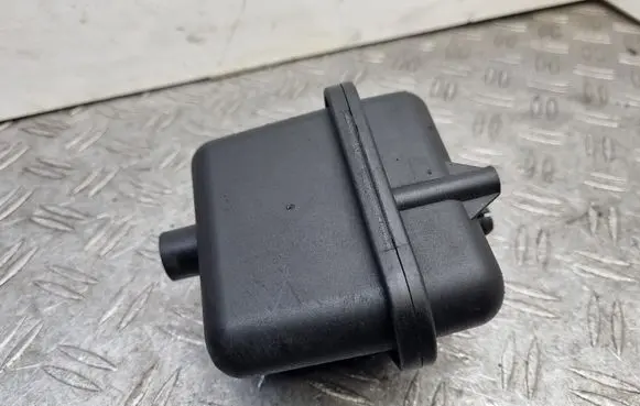 Volkswagen PASSAT B6 Vacuum air tank 03G129808