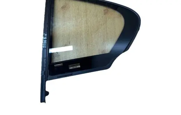 Rear vent window glass