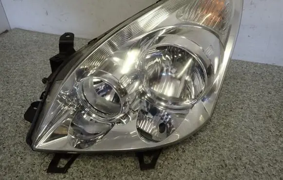 Toyota Corolla Verso AR10 Headlight/headlamp