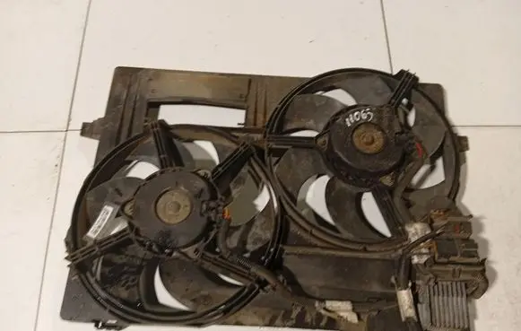 Jaguar X-Type Radiator cooling fan shroud 