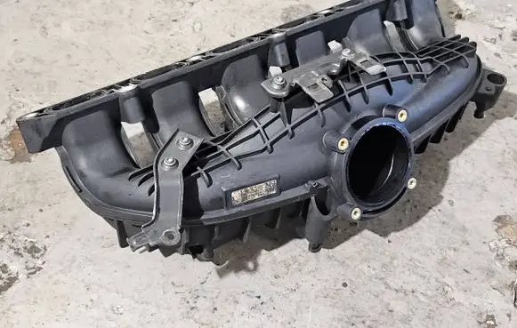 BMW 1 E82 E88 Intake manifold 7564678 51750610 08061721103