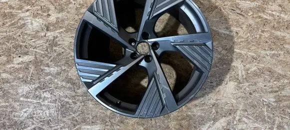 Audi Q8 e-tron R22 alloy rim 4KE601025B B004196