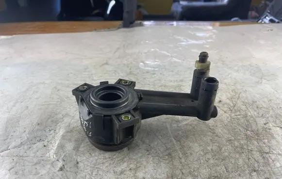 Clutch slave cylinder