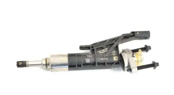BMW 3 F30 F35 F31 Fuel injector 0261500539 7639990