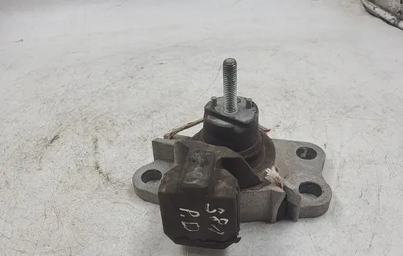 Renault Kangoo I Engine mount bracket 