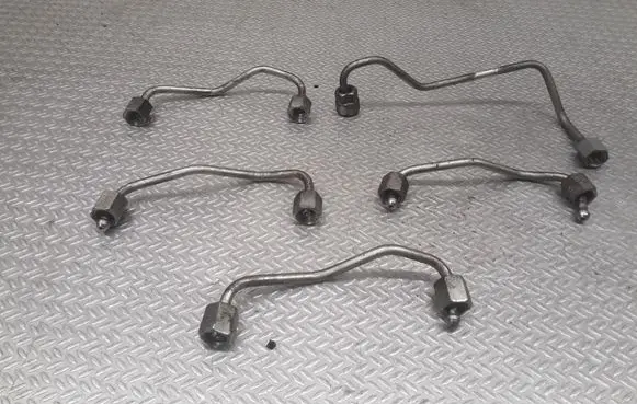 Hyundai Santa Fe Fuel injector supply line/pipe 
