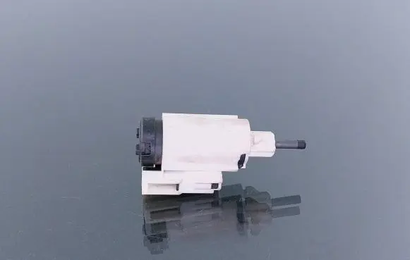 Volkswagen Touareg I Brake pedal sensor switch 8E0927189B