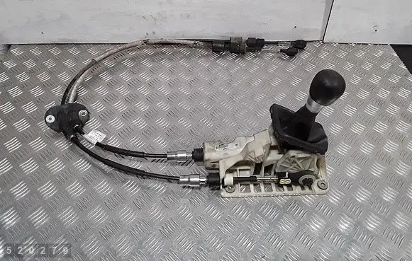 Volvo V70 Gear shifter/selector 100004738 31256179