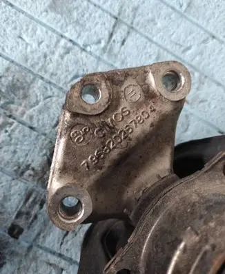 Peugeot Partner Engine mount bracket 796820267804