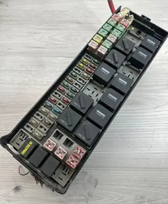 Land Rover Discovery 3 - LR3 Fuse box set 490000124 T5EJBM02ECC00 02042600036N