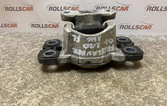 Land Rover Freelander 2 - LR2 Engine mount bracket HL8070M04