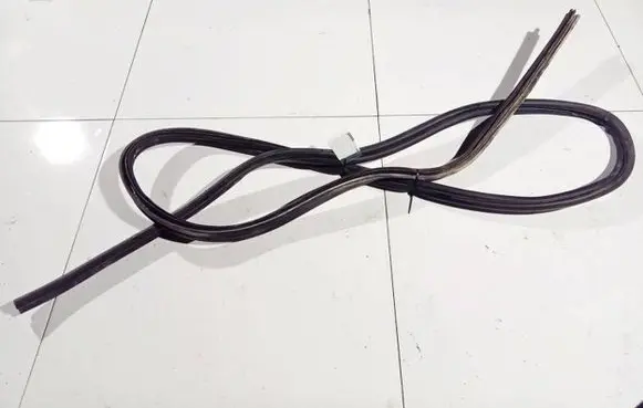 Dodge Journey Rubber seal front coupe door 