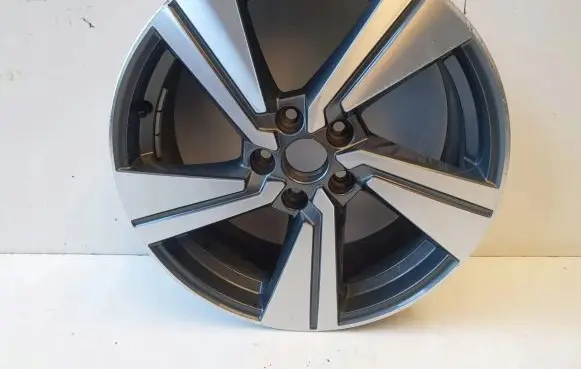 Audi Q2 - R18 alloy rim 81A601025G